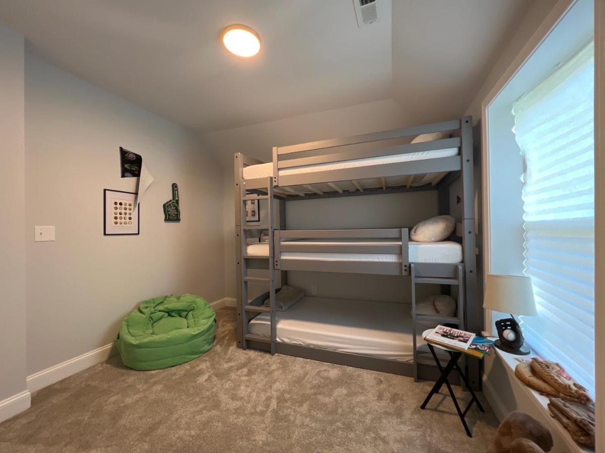 5Br 4B Huge Space With 2 Level Game Barn グリーンビル エクステリア 写真